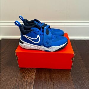 Boys Team Hustle Nike Basketball Shoes- Size 1